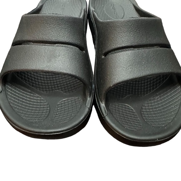 OOFOS BLACK OOAHH SPORT SLIDE RECOVERY SANDAL. MENS SIZE 6 WOMENS SIZE 8. - Picture 5 of 9